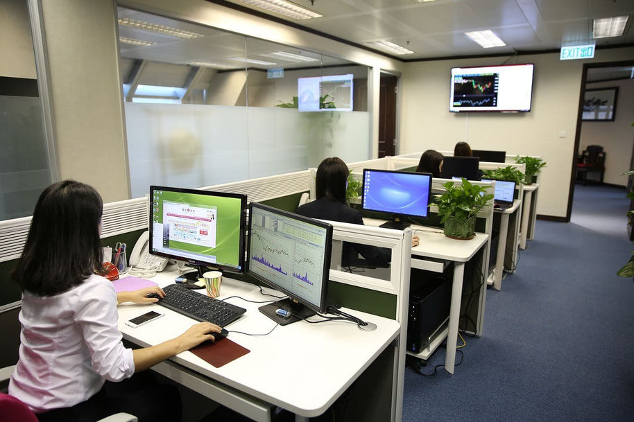 Plateau de bureaux open space entretenu